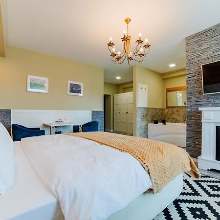 Romantic Jacuzzi Chic Apartment Sinaia Extérieur photo